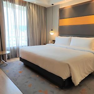 Club Room King Bed